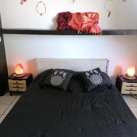 Jolie Chambre Climatisee Avec Balcon Chez L'Habitant Saint Pierre Exterior photo