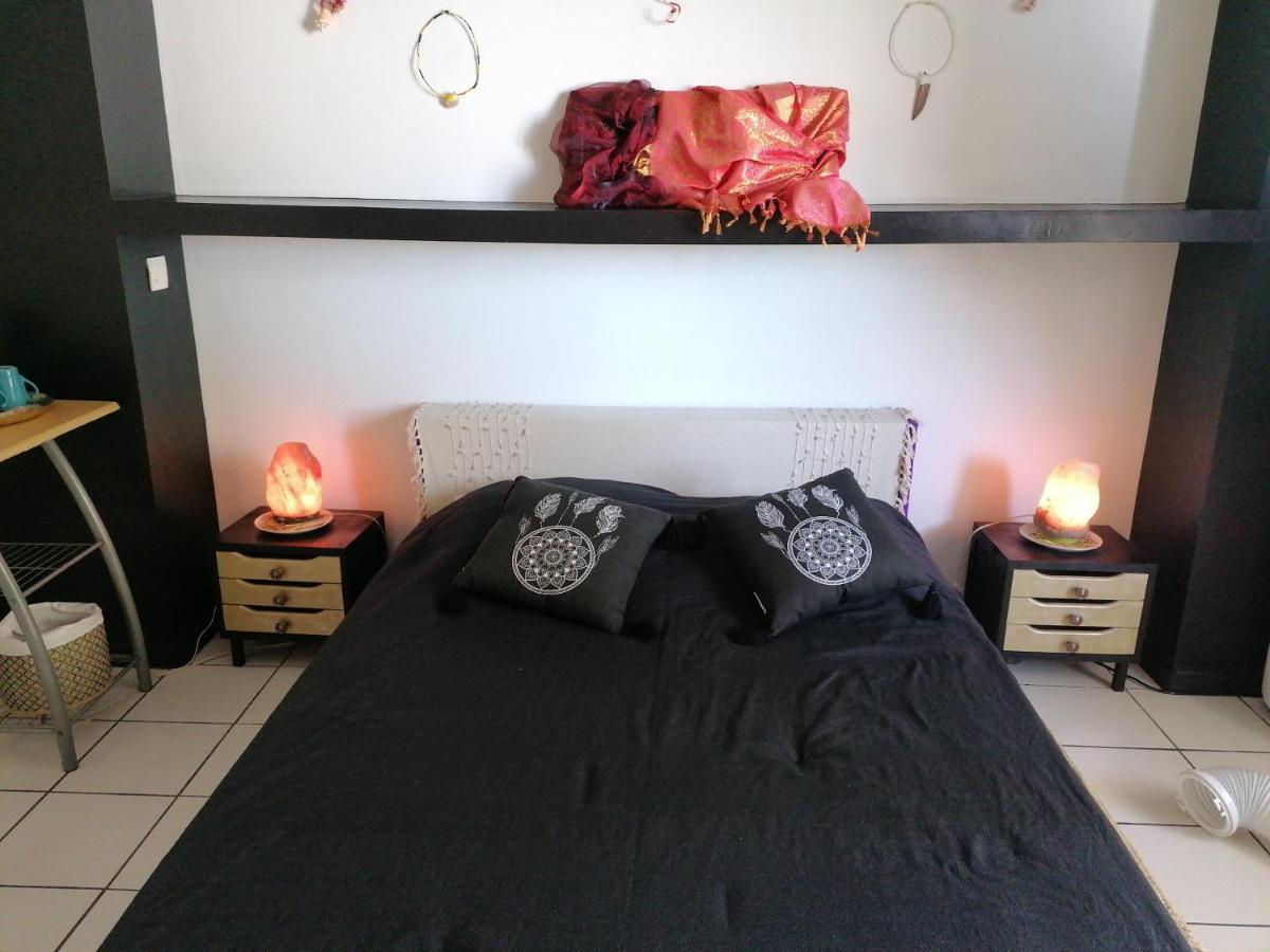 Jolie Chambre Climatisee Avec Balcon Chez L'Habitant Saint Pierre Exterior photo