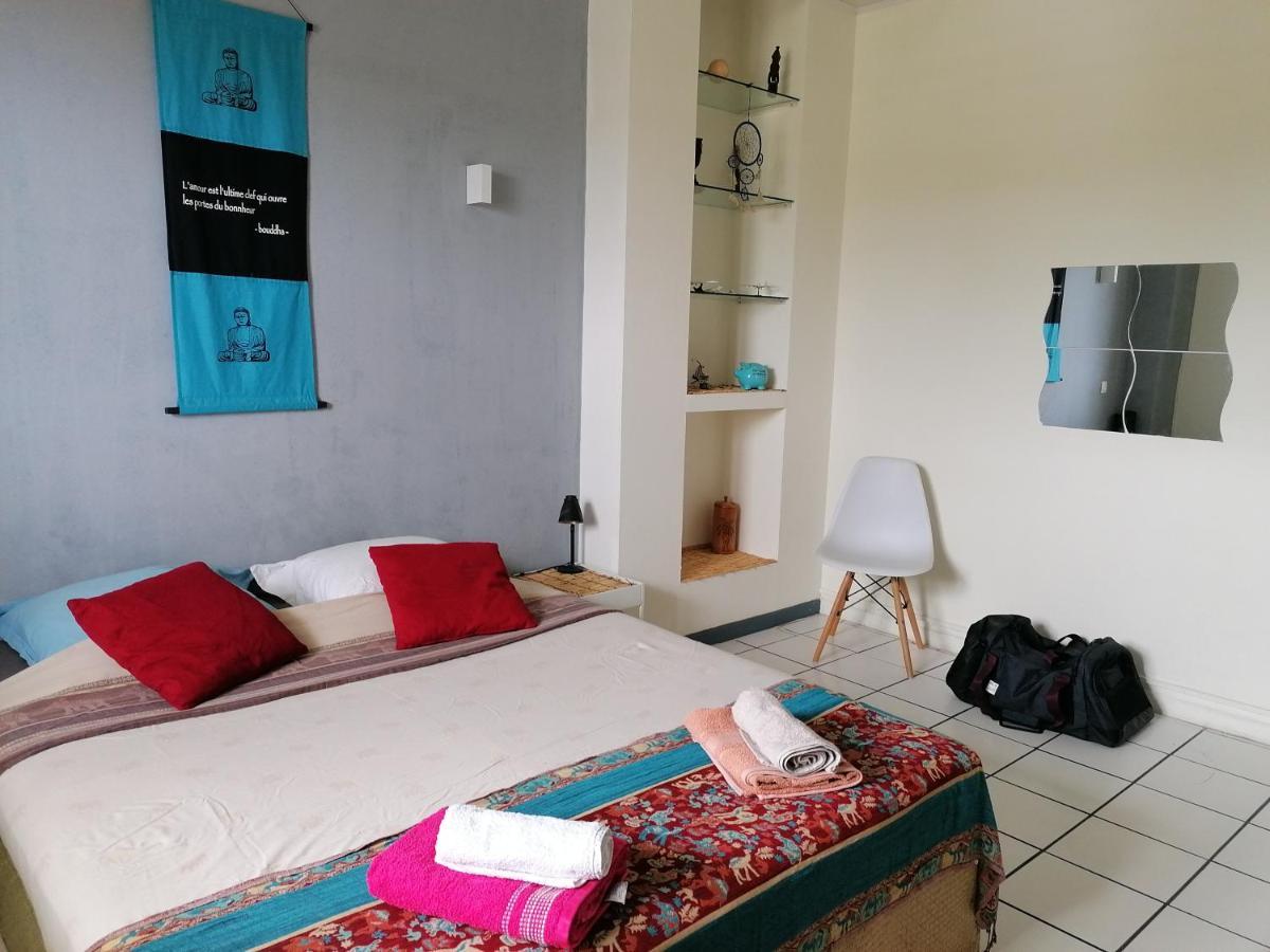 Jolie Chambre Climatisee Avec Balcon Chez L'Habitant Saint Pierre Exterior photo
